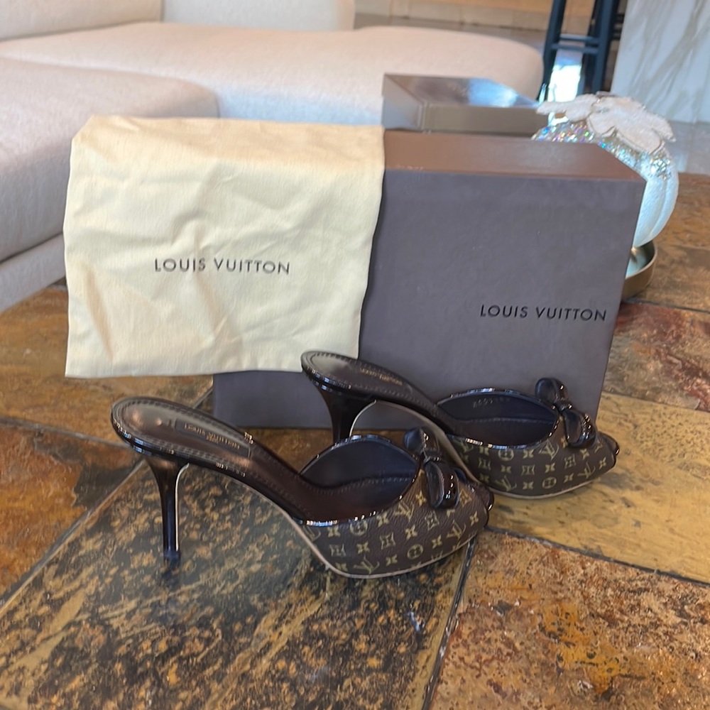 Louis Vuitton backless pump. Size 38. Never been worn.